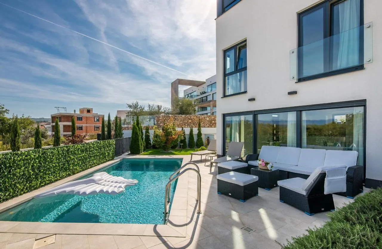 Apartment Sofija With Pool Malinska